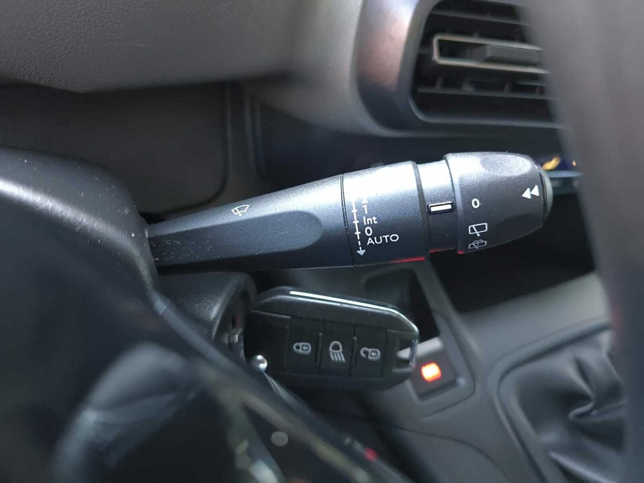 Peugeot Rifter NAV + BLUE HDI 100 CV STANDARD  - Foto 2
