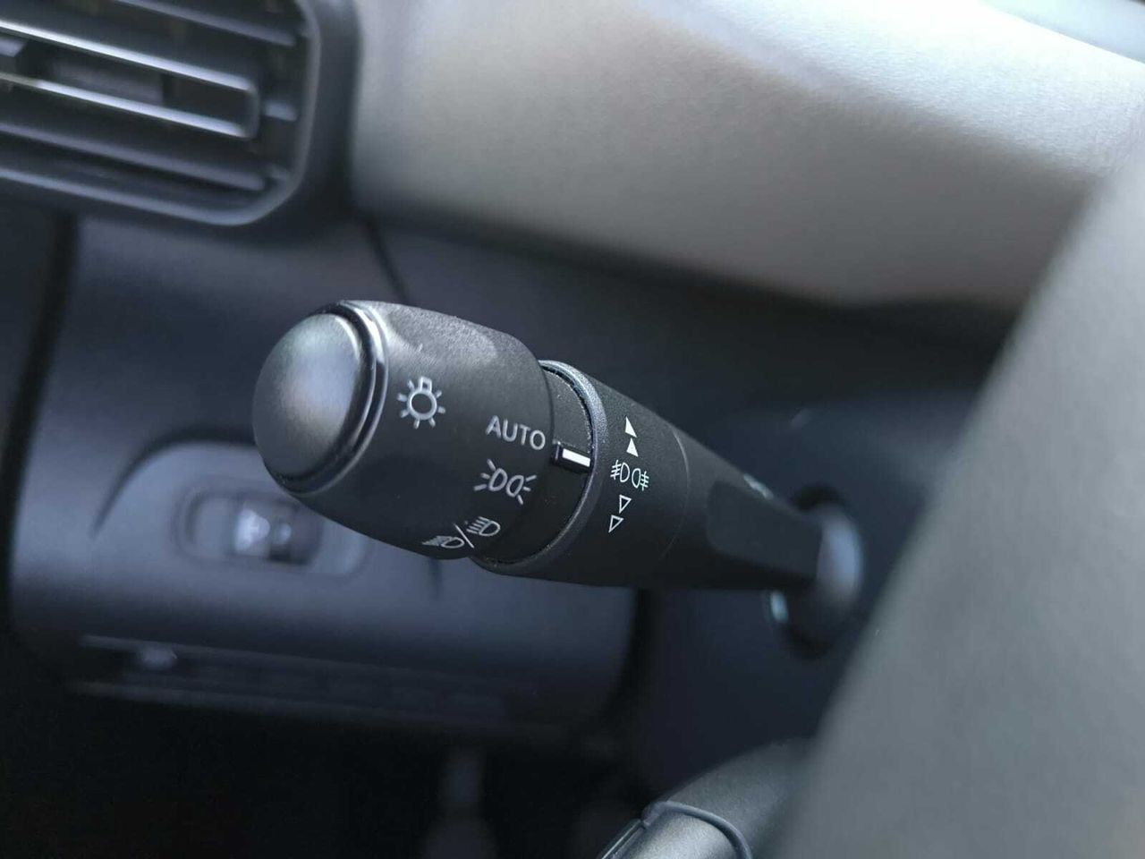 Peugeot Rifter NAV + BLUE HDI 100 CV STANDARD  - Foto 2
