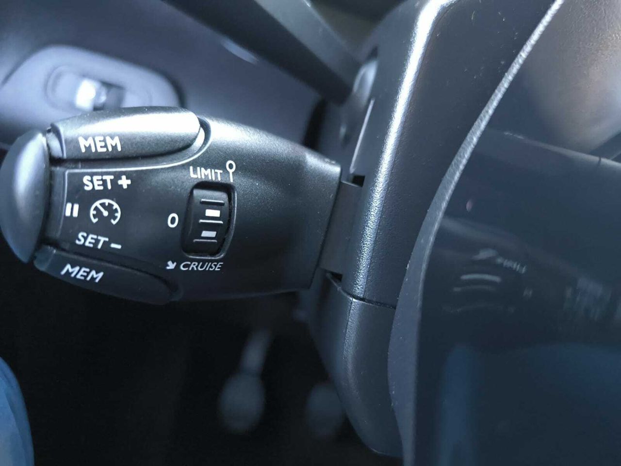 Peugeot Rifter NAV + BLUE HDI 100 CV STANDARD  - Foto 2