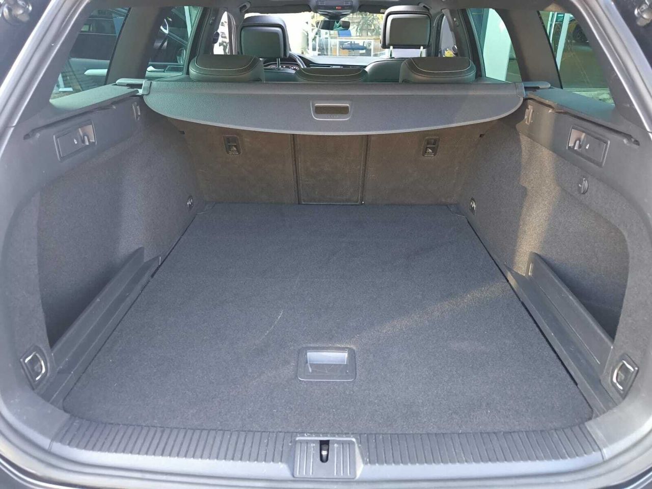 Volkswagen Passat VARIANT R LINE 2.0 TDI 110 KW 150 CV DSG  - Foto 2