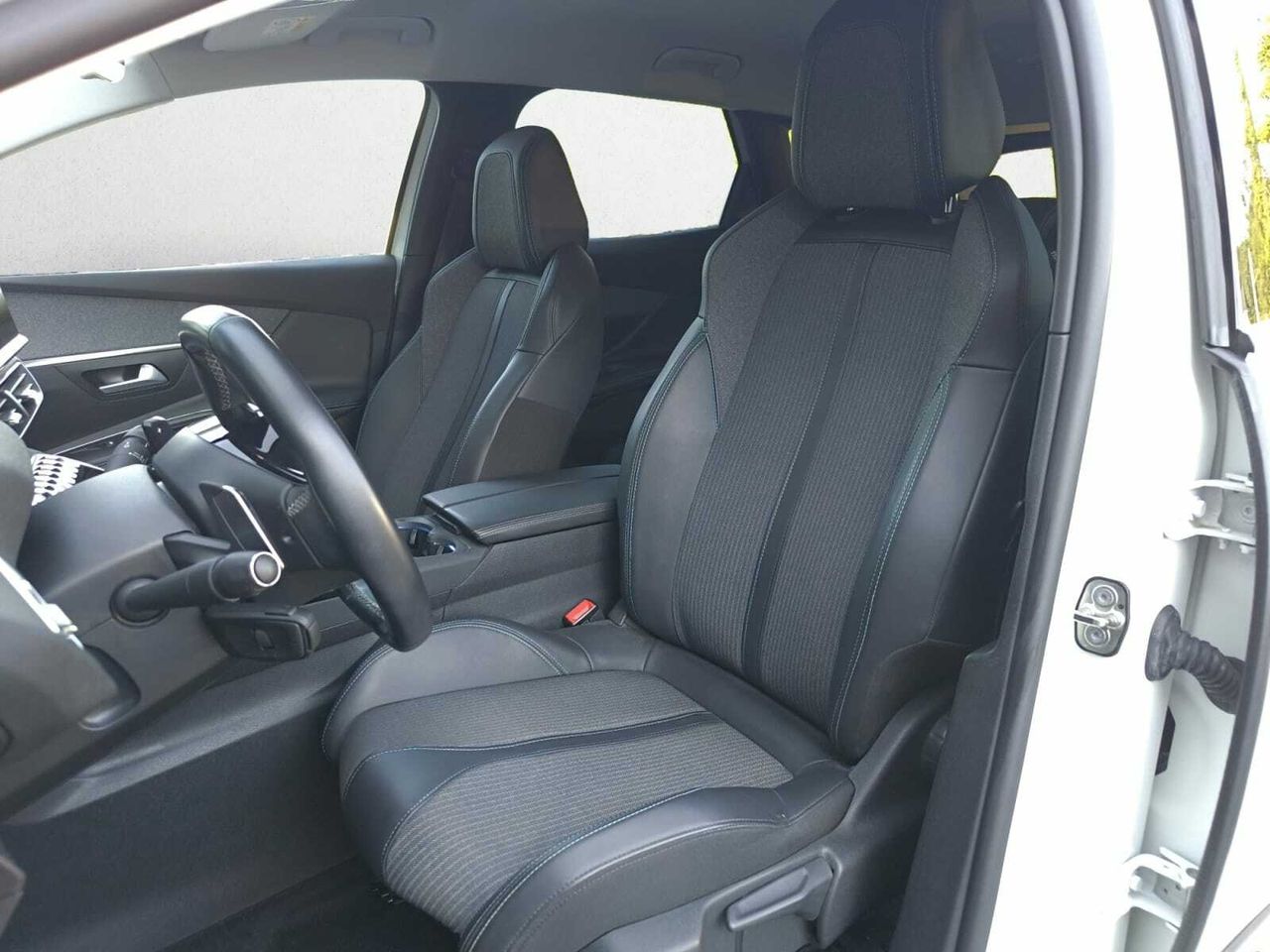 Peugeot 3008 Hybrid ALLURE PACK 225 e EAT8  - Foto 2