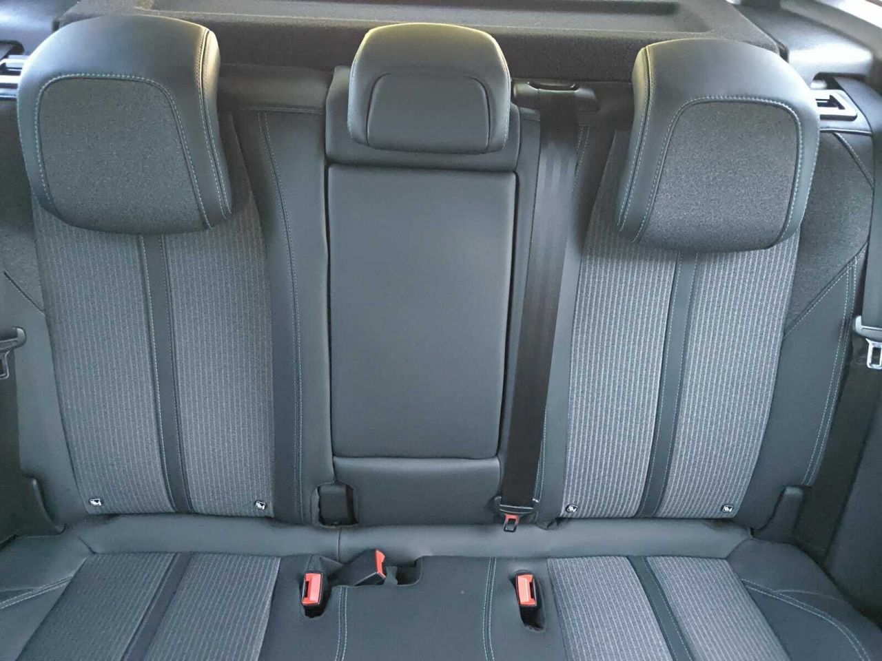 Peugeot 3008 Hybrid ALLURE PACK 225 e EAT8  - Foto 2