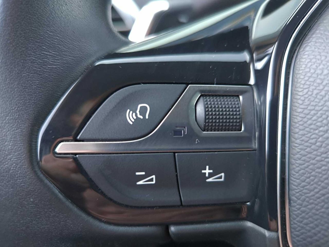 Peugeot 3008 Hybrid ALLURE PACK 225 e EAT8  - Foto 2