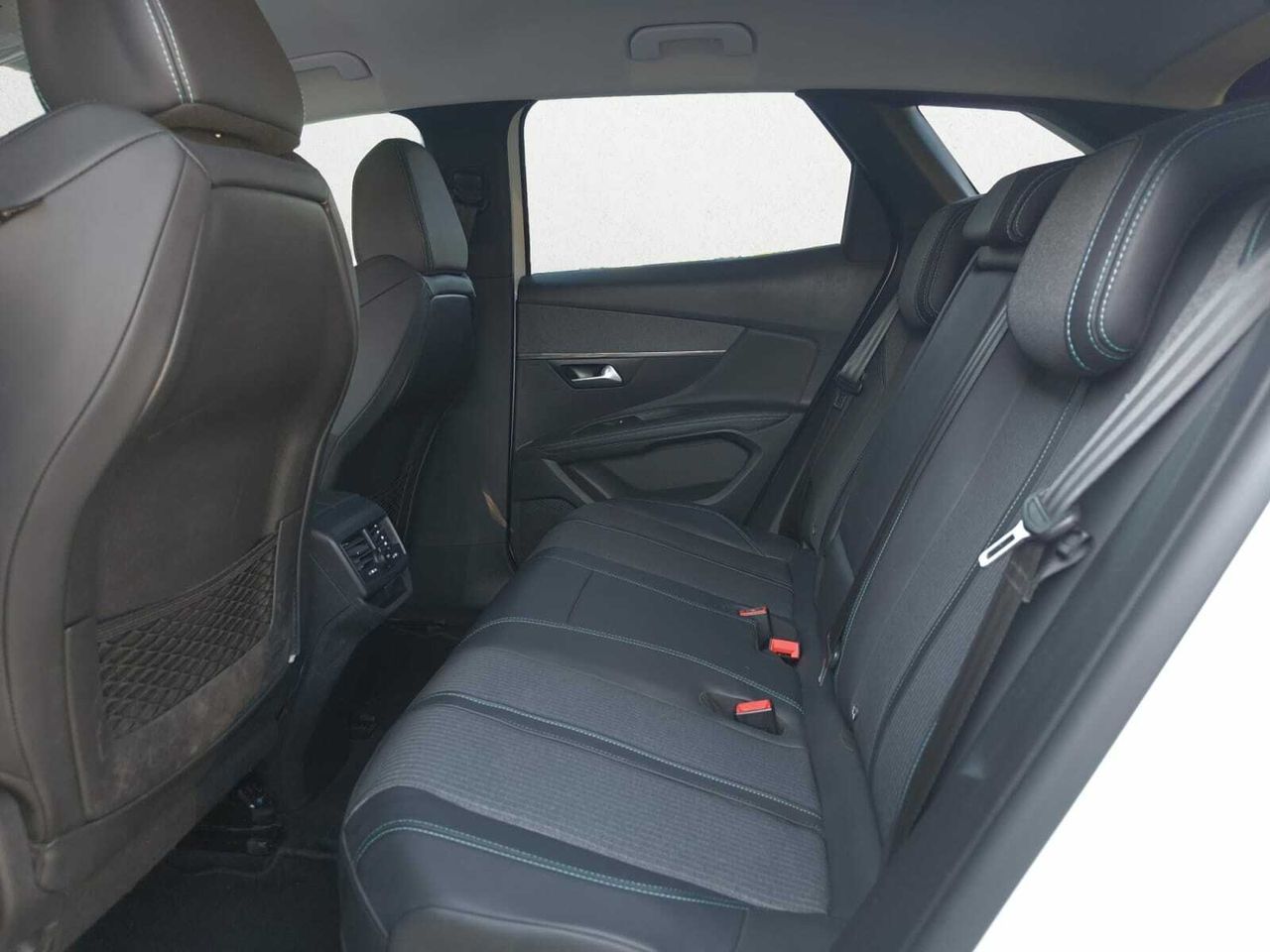 Peugeot 3008 Hybrid ALLURE PACK 225 e EAT8  - Foto 2