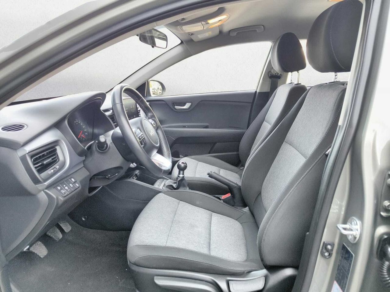 Kia Stonic 1.2 DPI 84 CV CONCEPT  - Foto 2