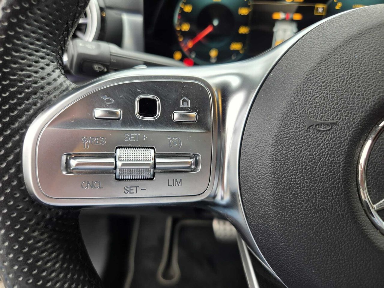 Mercedes CLA 200 D DCT AMG LINE + PAQ. PREMIUM + SMARTPHONE  - Foto 2