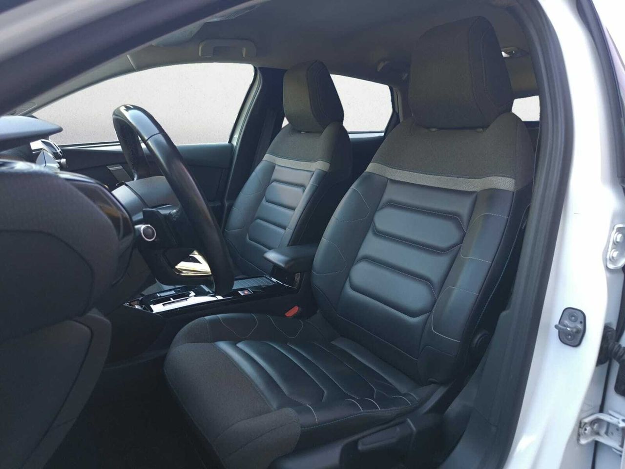 Citroën C4 SHINE BLUE HDI 130 CV EAT8  - Foto 2