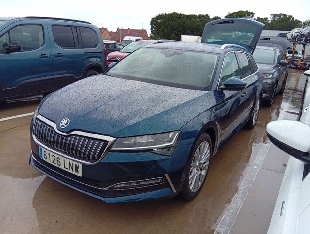 Skoda Superb COMBI STYLE 1.4 TSI IV P-HEV DSG  - Foto 2