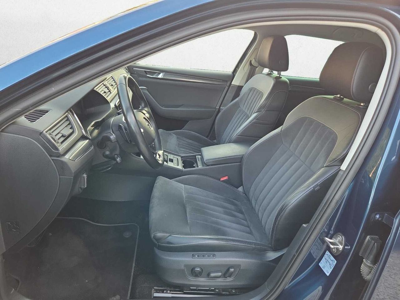 Skoda Superb COMBI STYLE 1.4 TSI IV P-HEV DSG  - Foto 2