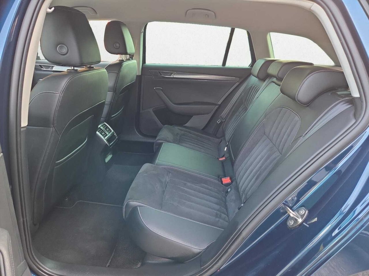 Skoda Superb COMBI STYLE 1.4 TSI IV P-HEV DSG  - Foto 2