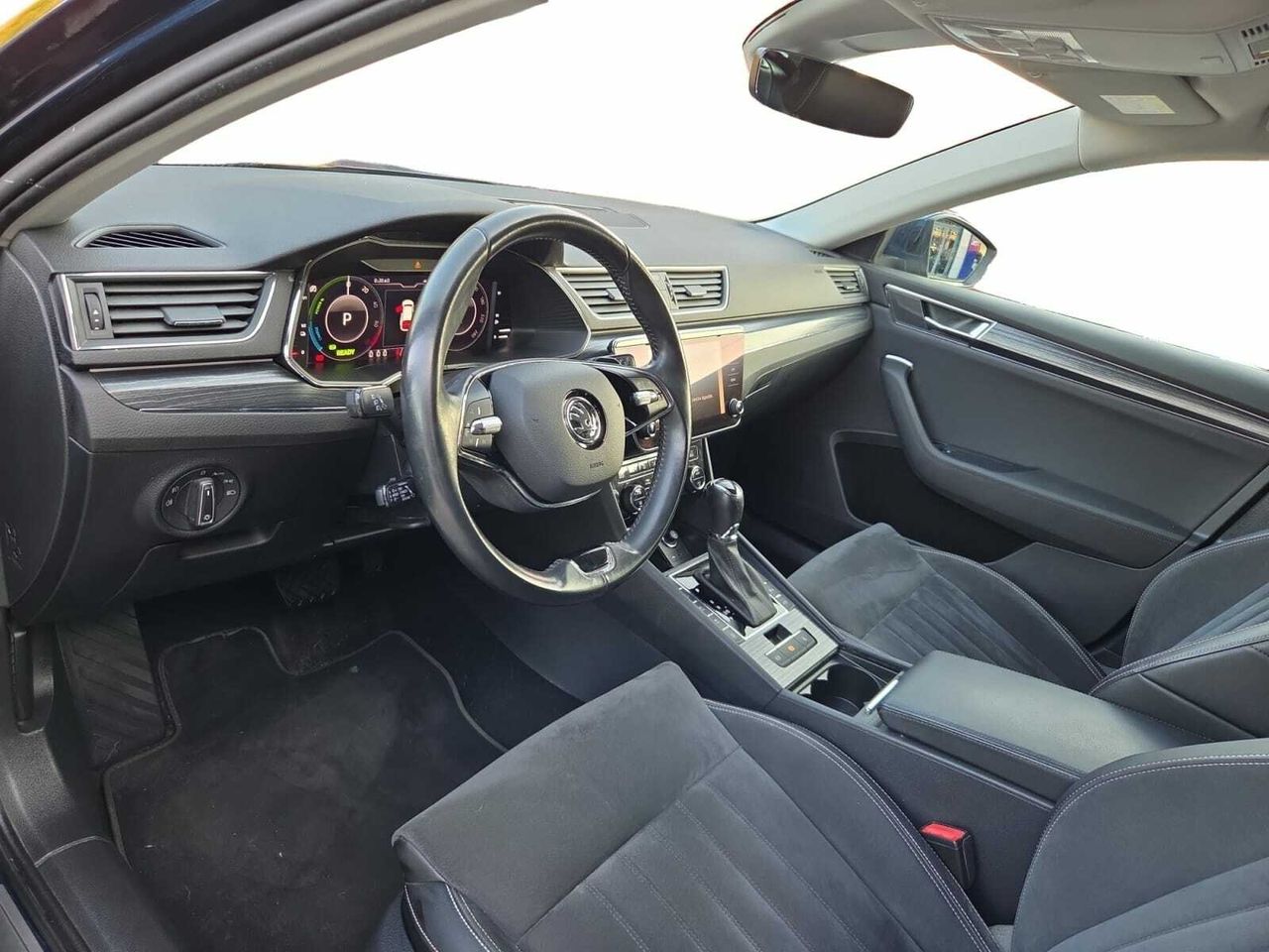 Skoda Superb COMBI STYLE 1.4 TSI IV P-HEV DSG  - Foto 2