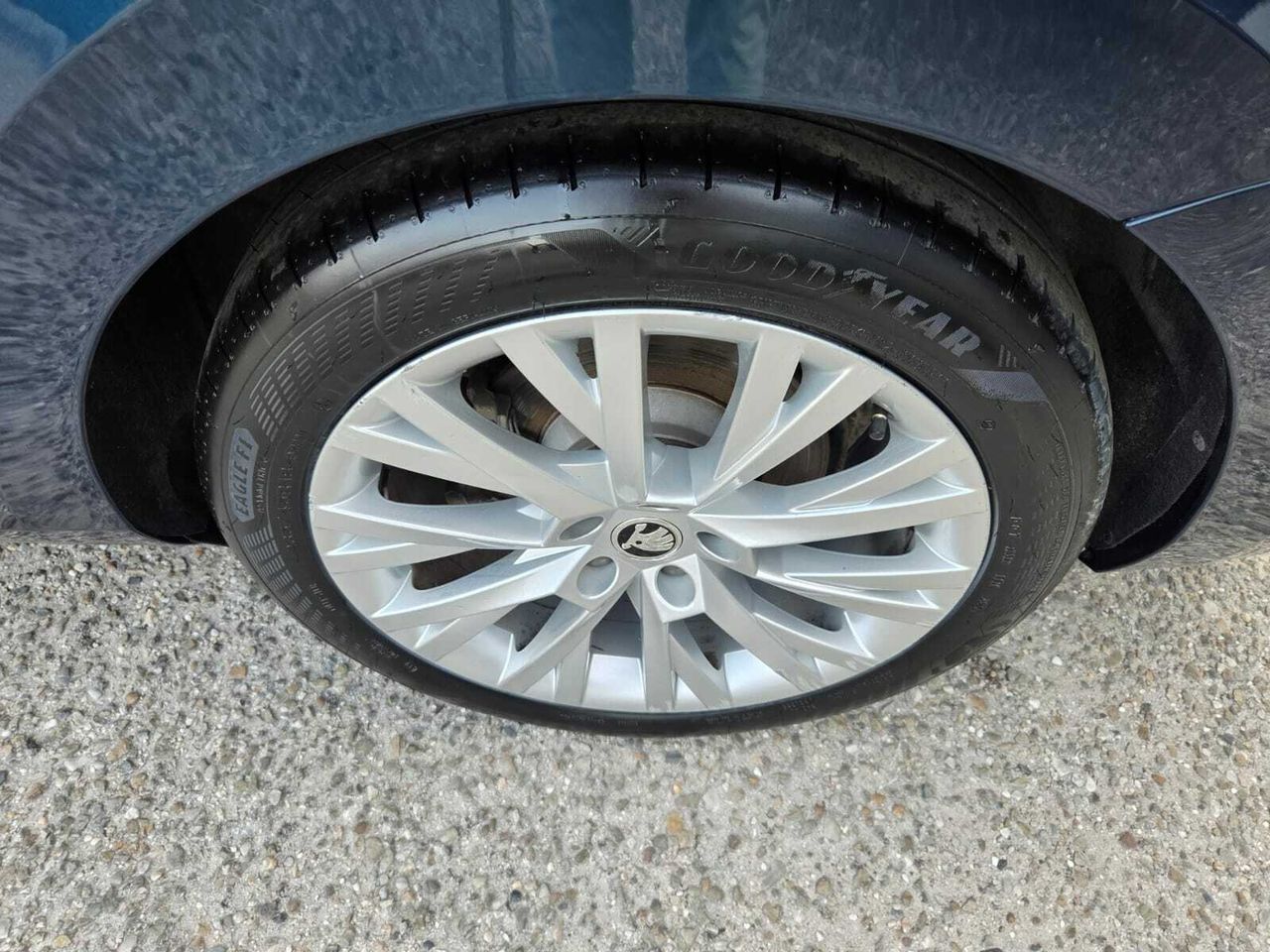 Skoda Superb COMBI STYLE 1.4 TSI IV P-HEV DSG  - Foto 2