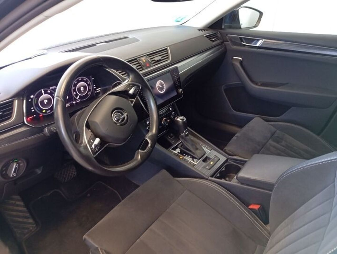 Skoda Superb COMBI STYLE 1.4 TSI IV P-HEV DSG  - Foto 2