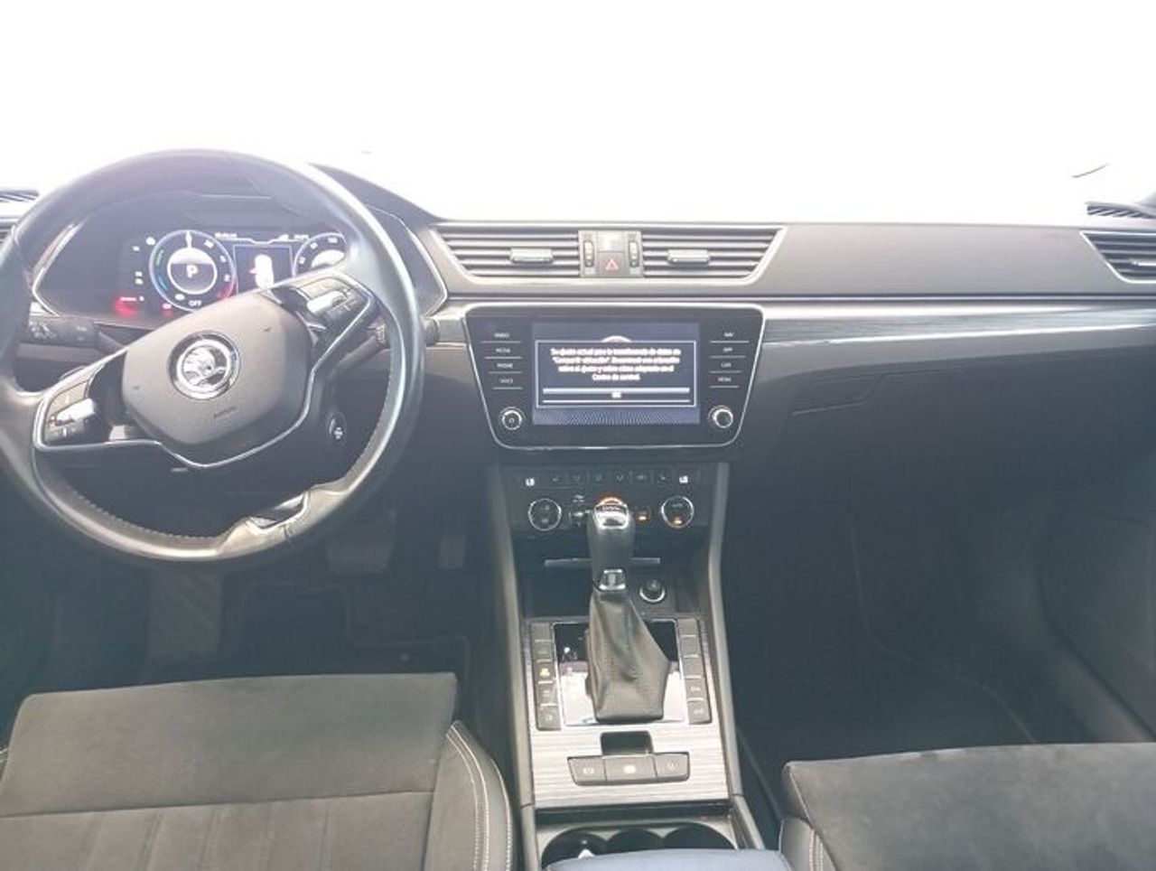 Skoda Superb COMBI STYLE 1.4 TSI IV P-HEV DSG  - Foto 2
