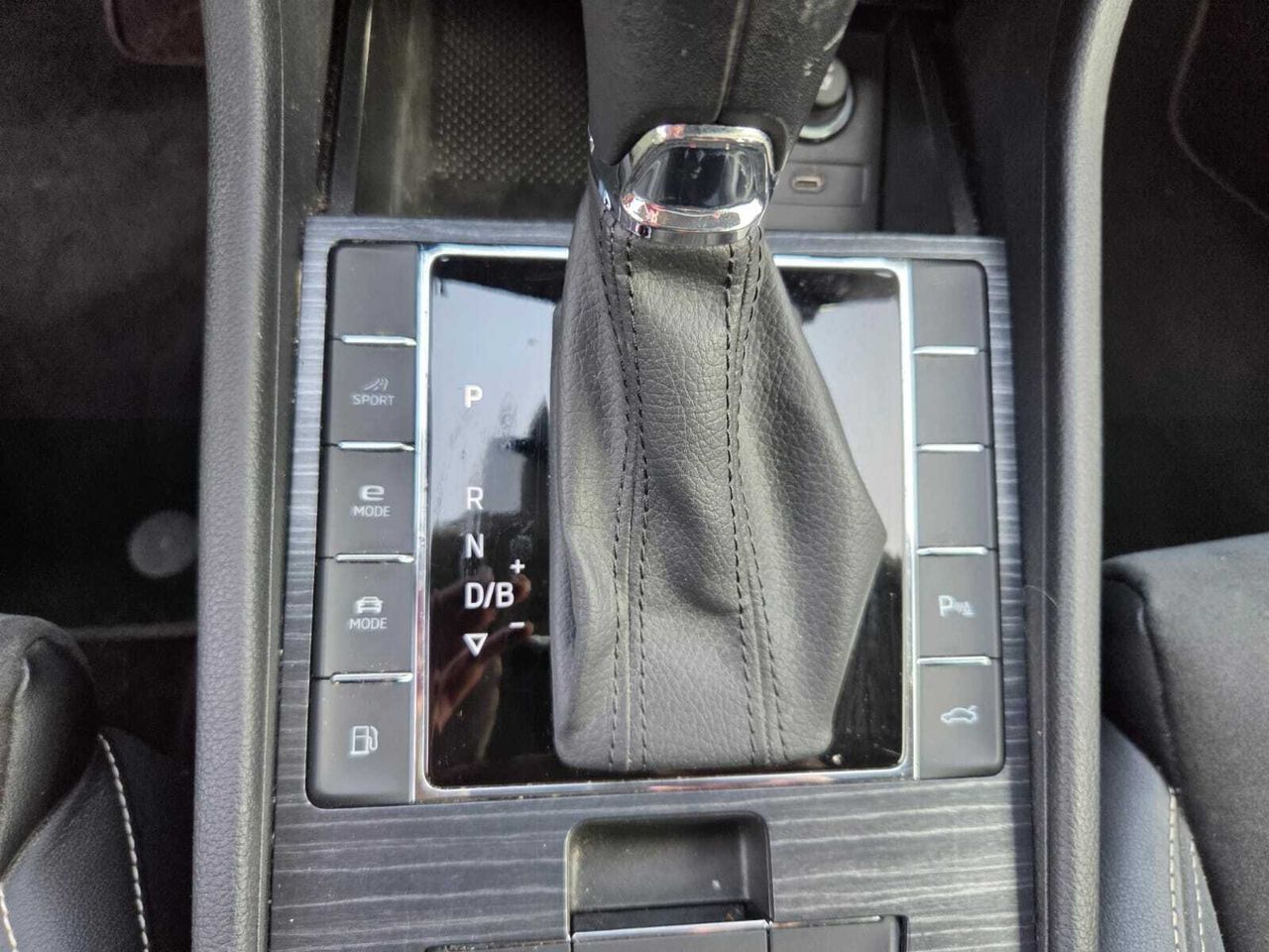 Skoda Superb COMBI STYLE 1.4 TSI IV P-HEV DSG  - Foto 2