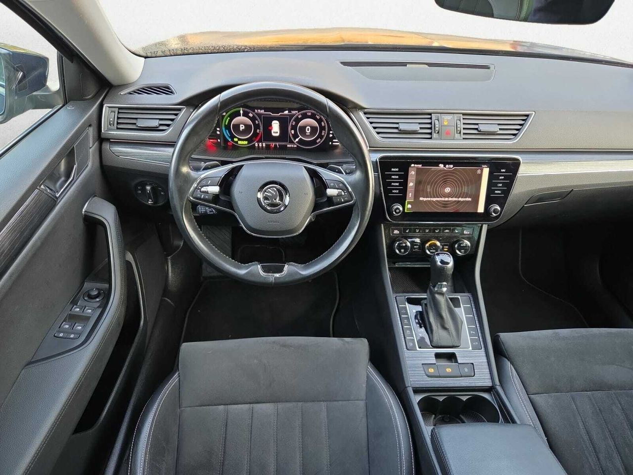 Skoda Superb COMBI STYLE 1.4 TSI IV P-HEV DSG  - Foto 2