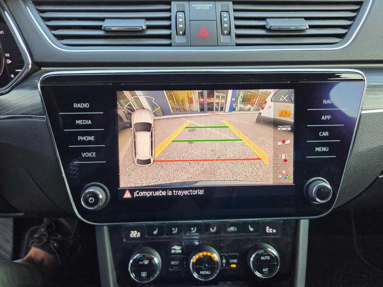 Skoda Superb COMBI STYLE 1.4 TSI IV P-HEV DSG  - Foto 2