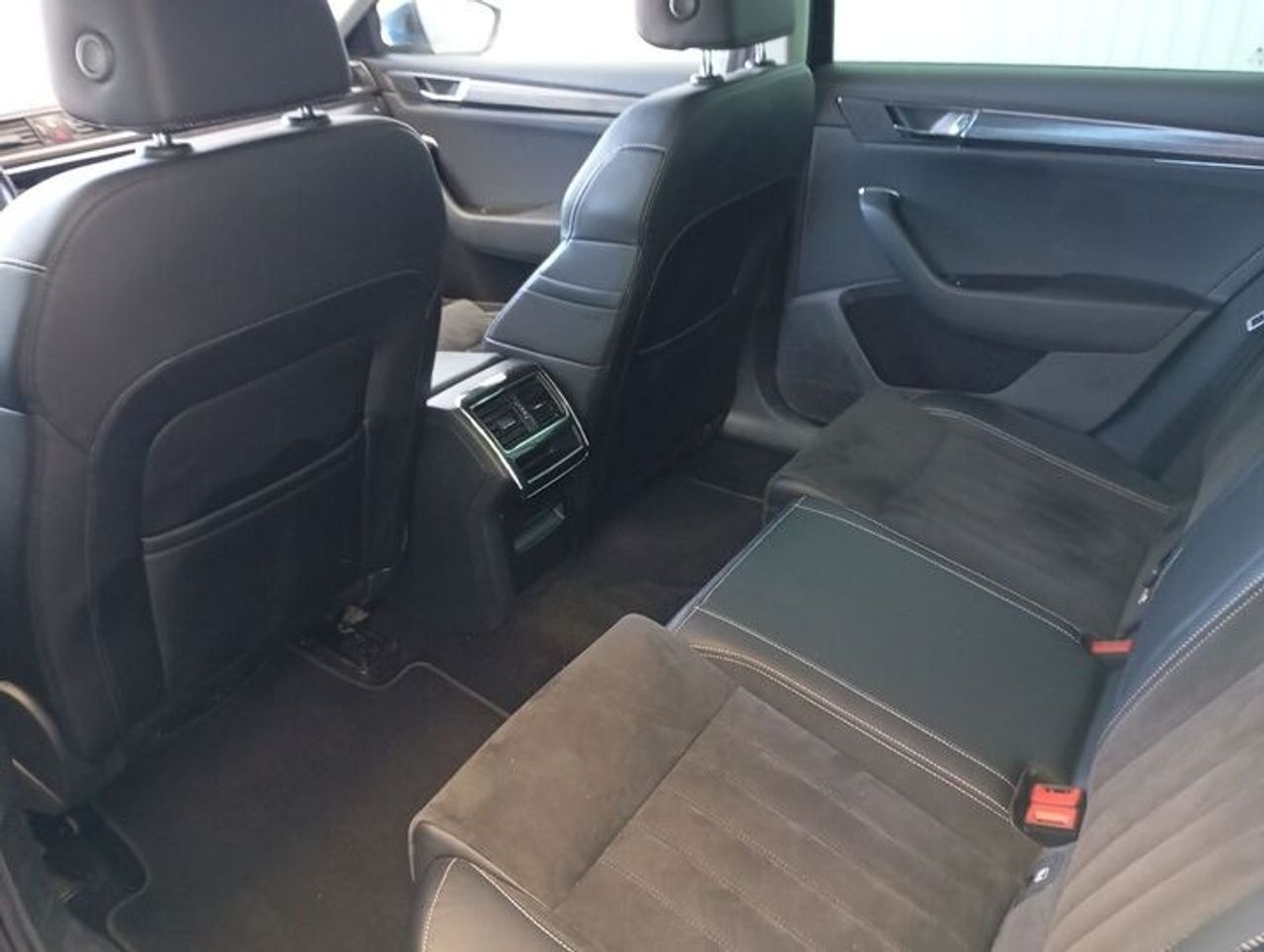 Skoda Superb COMBI STYLE 1.4 TSI IV P-HEV DSG  - Foto 2