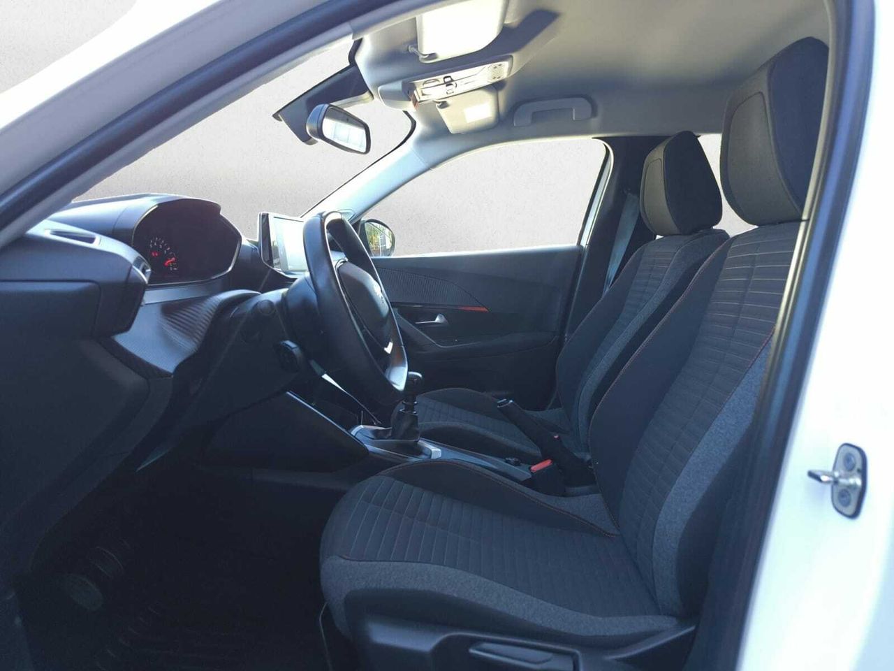 Peugeot 2008 ACTIVE PACK BLUE HDI 110 CV 6 VEL  - Foto 2