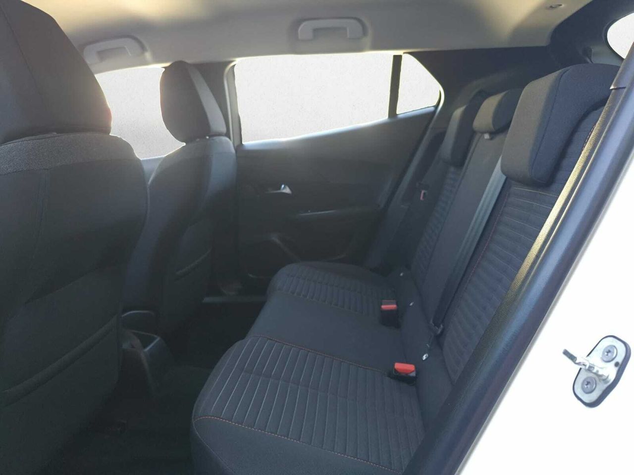 Peugeot 2008 ACTIVE PACK BLUE HDI 110 CV 6 VEL  - Foto 2