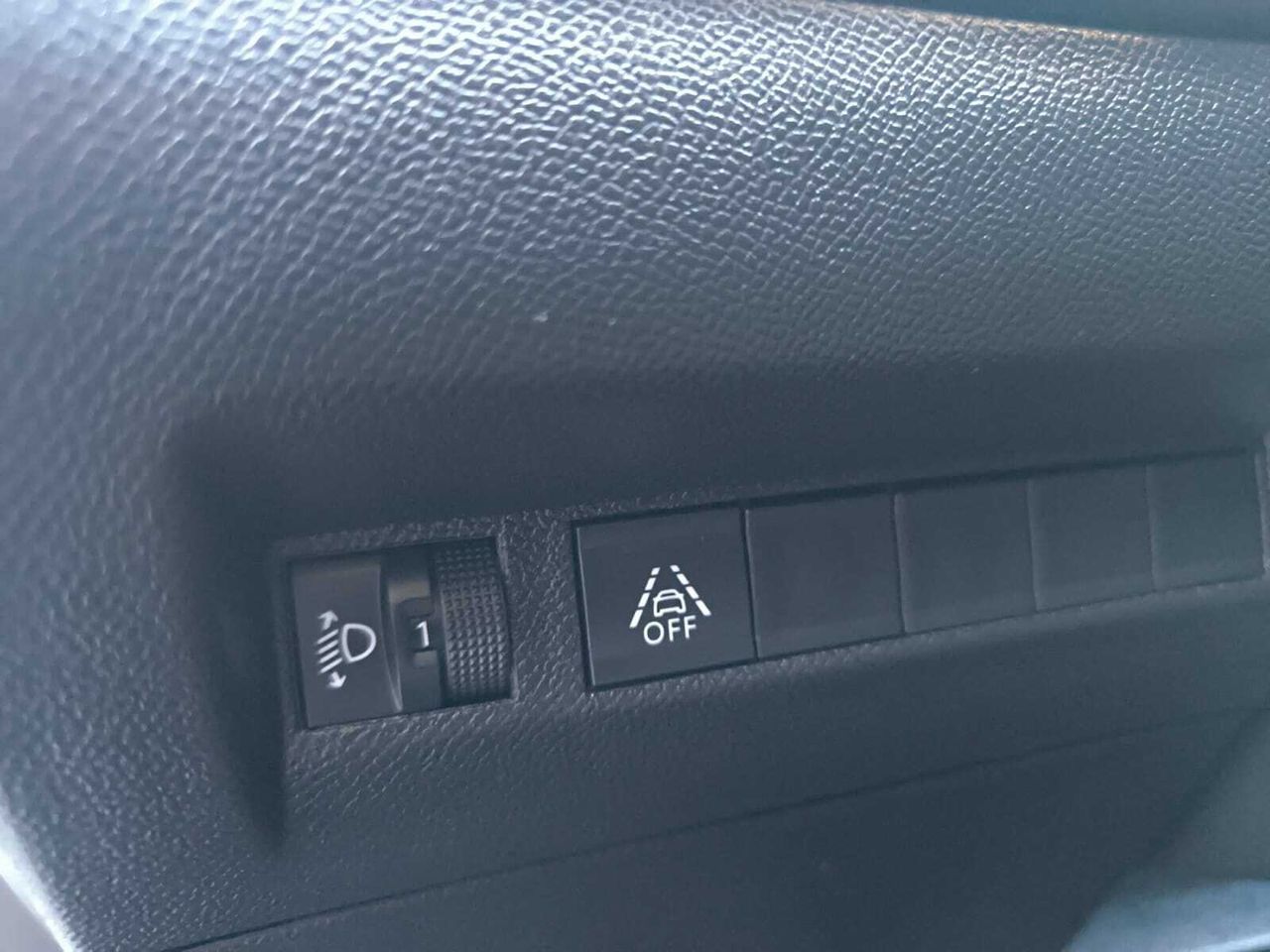 Peugeot 2008 ACTIVE PACK BLUE HDI 110 CV 6 VEL  - Foto 2