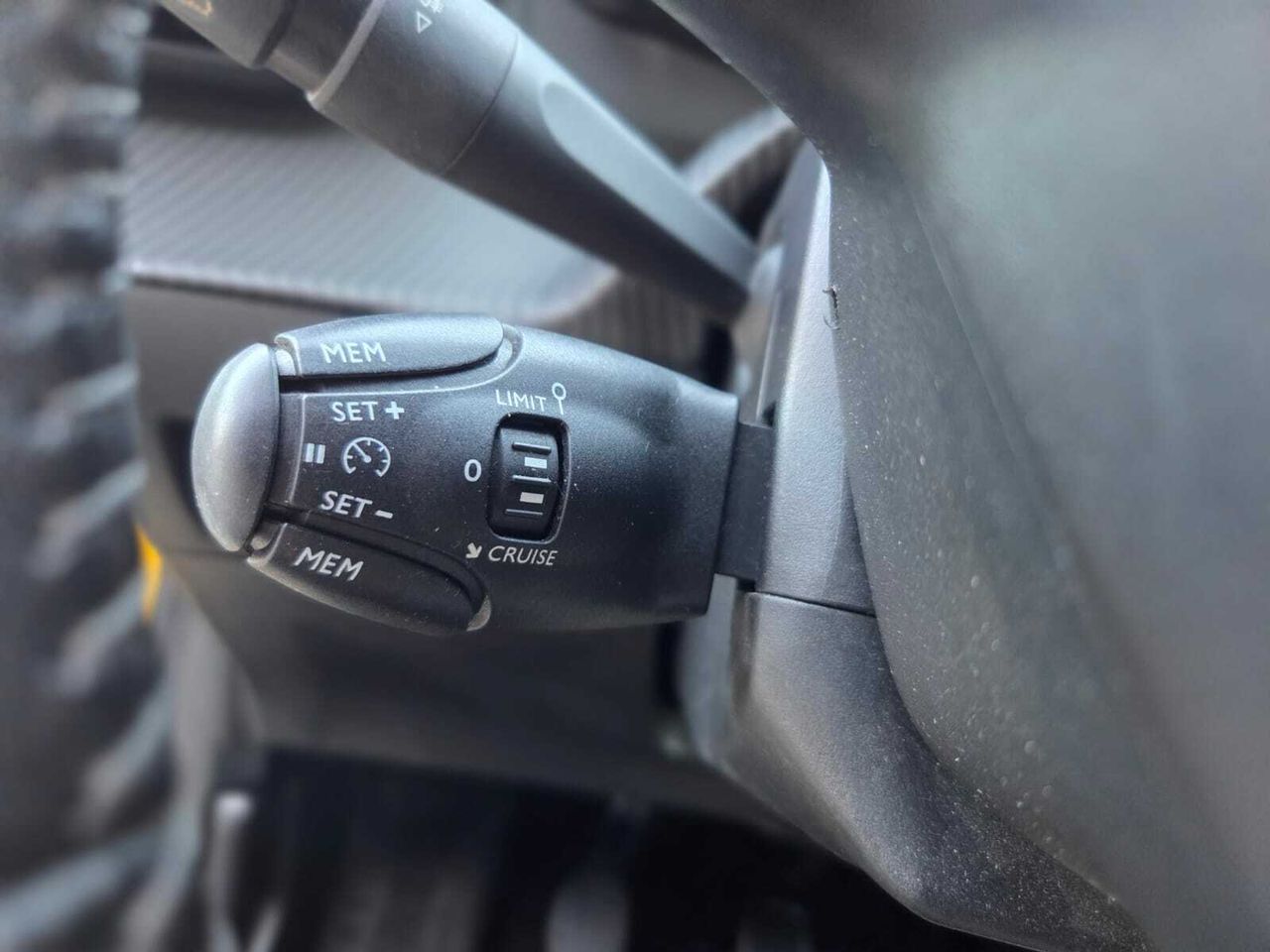 Peugeot 208 ALLURE BLUE HDI 100 CV 6 VEL  - Foto 2