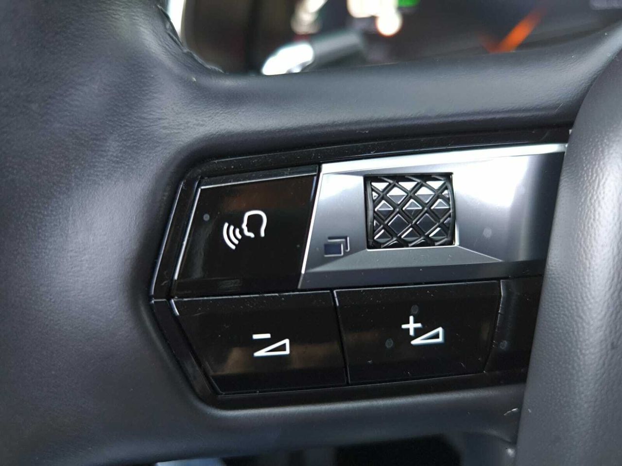 DS DS 7 CROSSBACK E TENSE 300 CV 4X4  LOUVRE  - Foto 2
