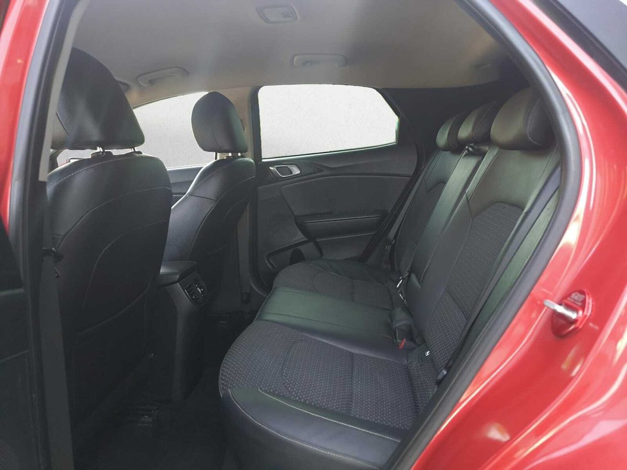 Kia XCeed 1.6 CRDI TECH  - Foto 2