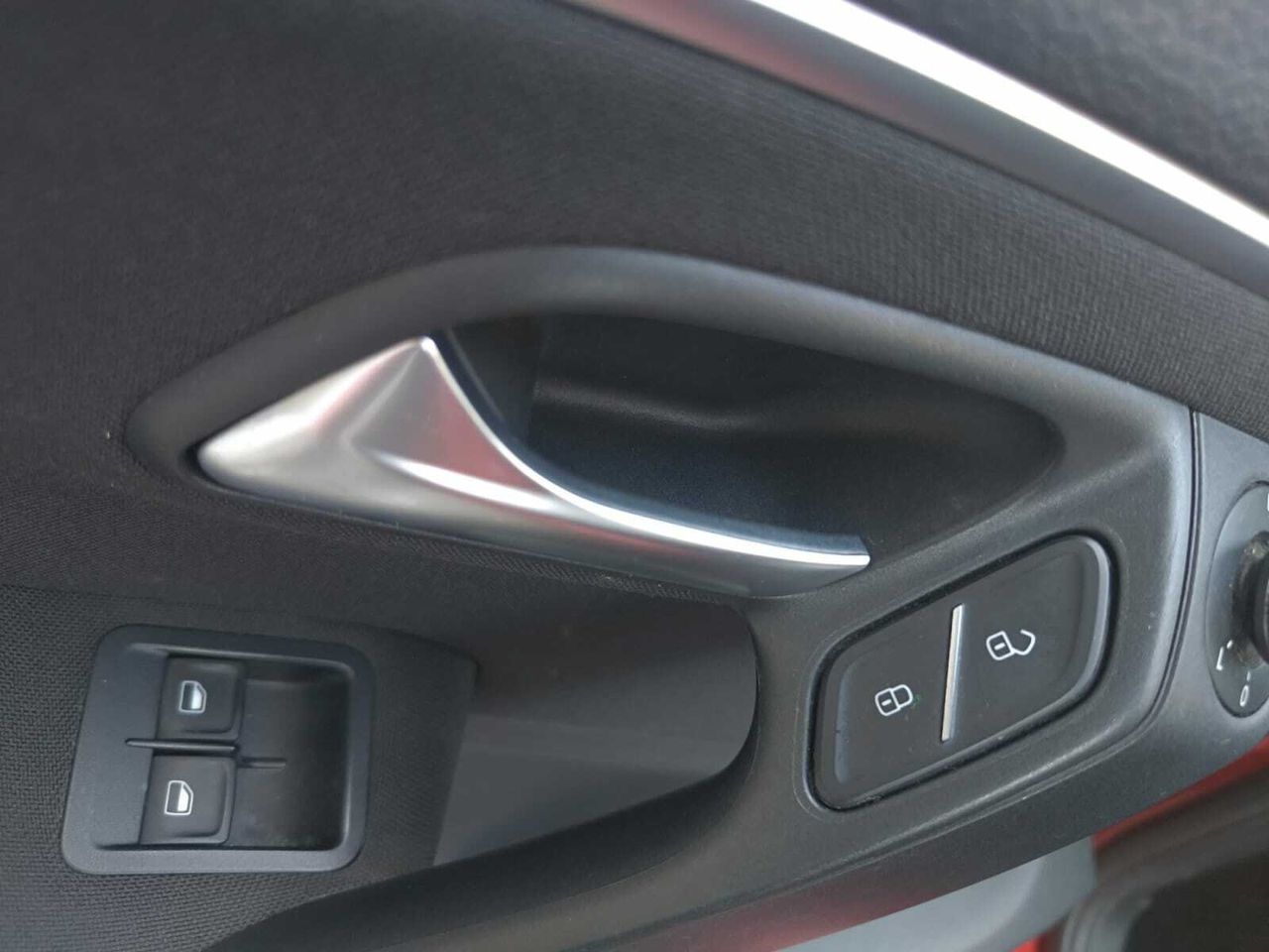 Volkswagen Polo ADVANCE TSI 90 CV PACK TECHO 3 PUERTAS  - Foto 2