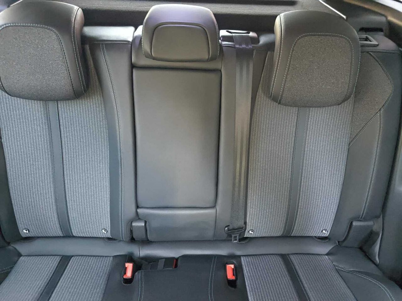 Peugeot 3008 Hybrid ALLURE  225 e EAT8  - Foto 2