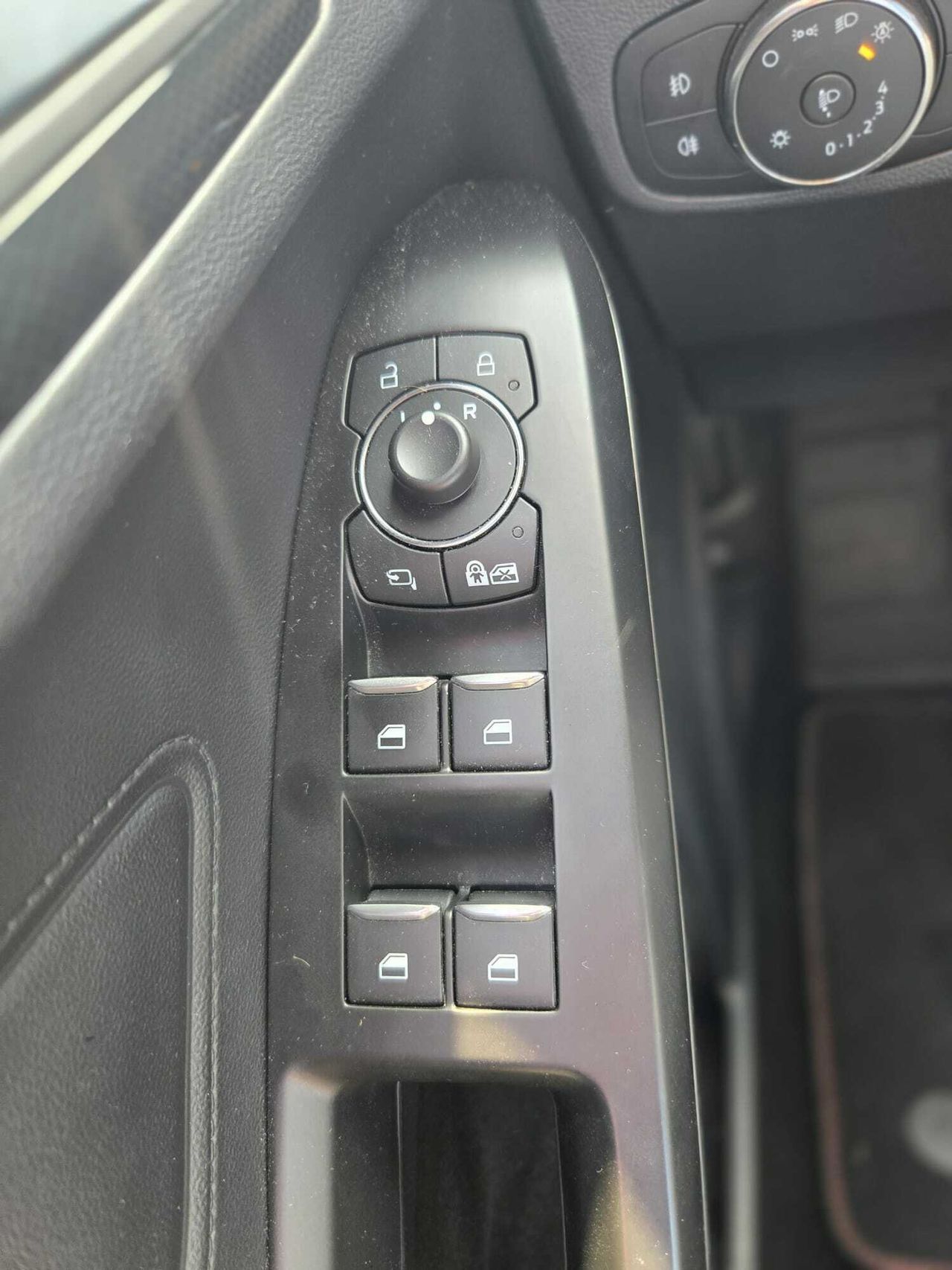 Ford Focus ST LINE ECOBOOST 125 CV  - Foto 2