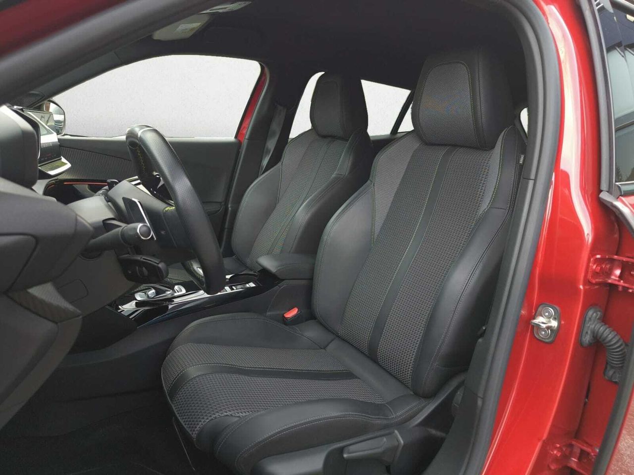 Peugeot 2008 GT PURE TECH 130 CV EAT8  - Foto 2
