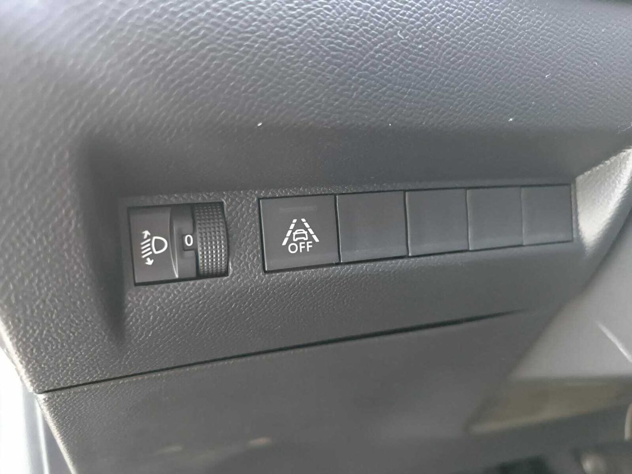 Peugeot 208 ALLURE BLUE HDI 100 CV  - Foto 2