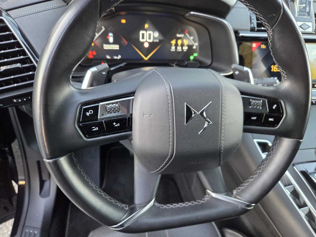 DS DS 7 CROSSBACK LOUVRE BLUE HDI 180 CV AUT  - Foto 2