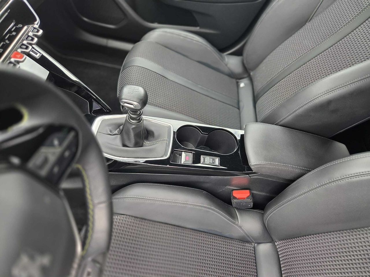 Peugeot 2008 GT PURE TECH 130 CV  - Foto 2