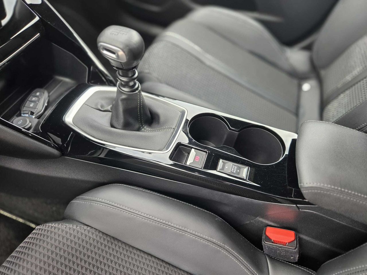 Peugeot 2008 GT PURE TECH 130 CV  - Foto 2
