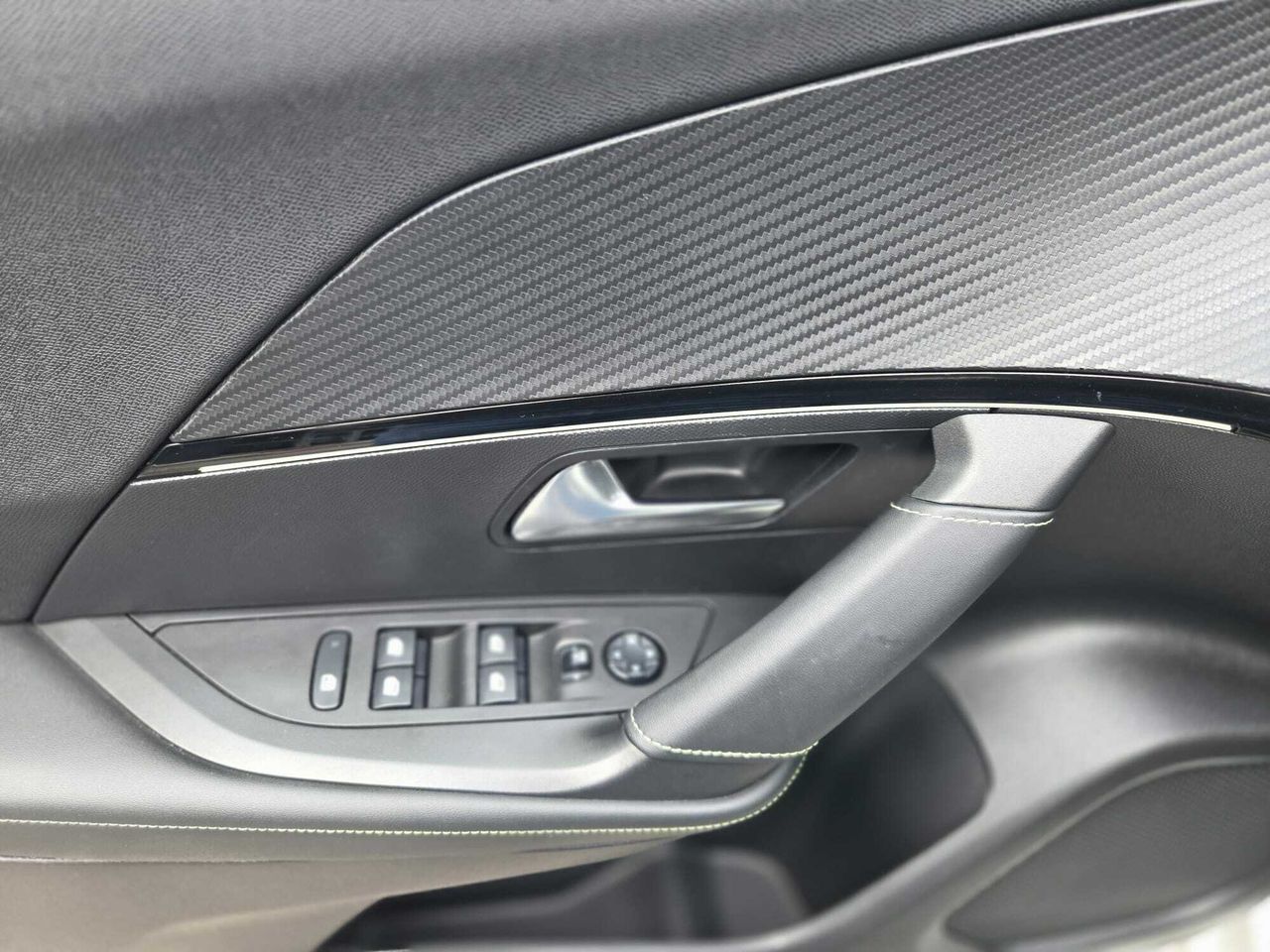Peugeot 2008 GT PURE TECH 130 CV  - Foto 2