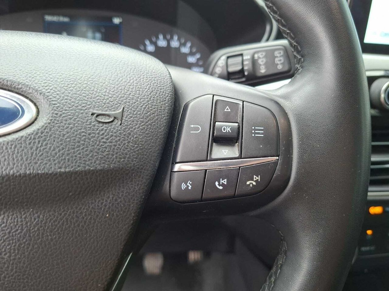 Ford Kuga ST LINE 1.5 ECOBLUE 120 CV  - Foto 2