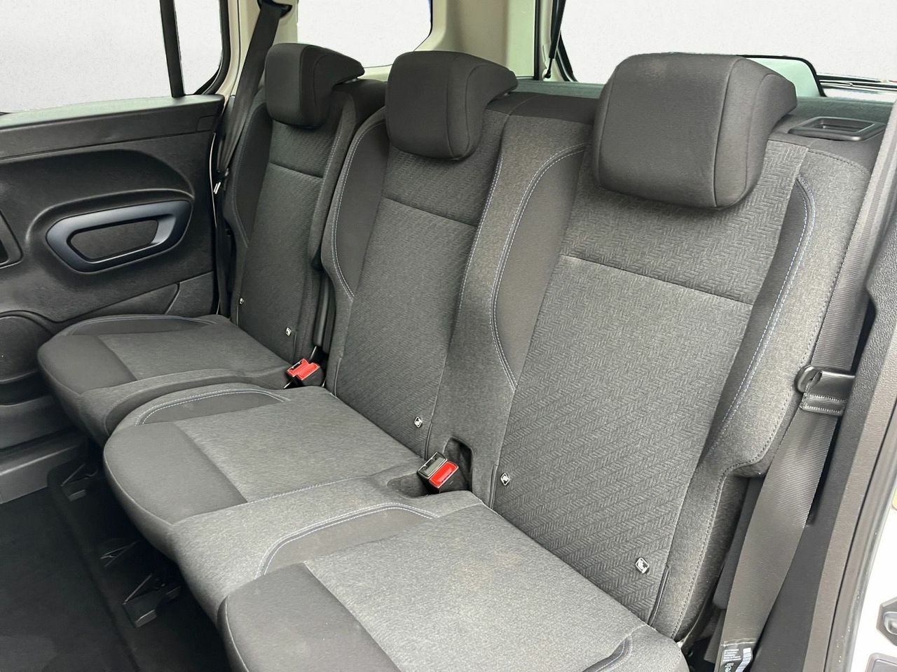 Peugeot Rifter ALLURE PACK BLUE HDI 100 CV  - Foto 2
