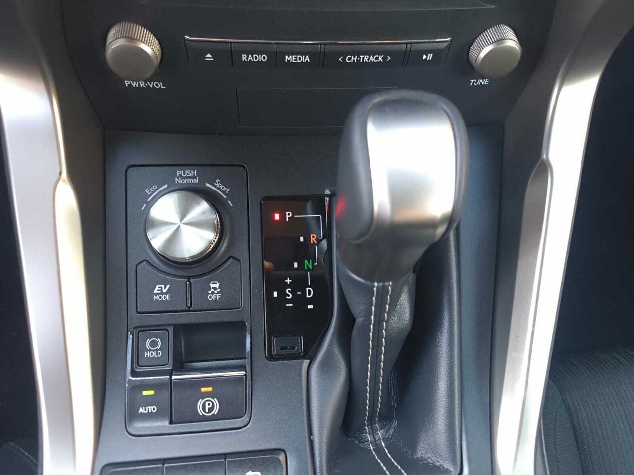 Lexus NX 2.5 300 H BUSINESS NAVIGATION  2WD  - Foto 2