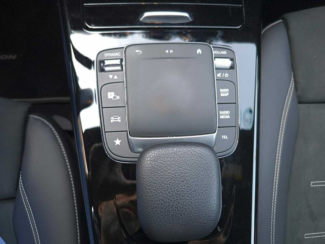 Mercedes CLA 200 D DCT AMG LINE + PAQ. PREMIUM + SMARTPHONE  - Foto 2