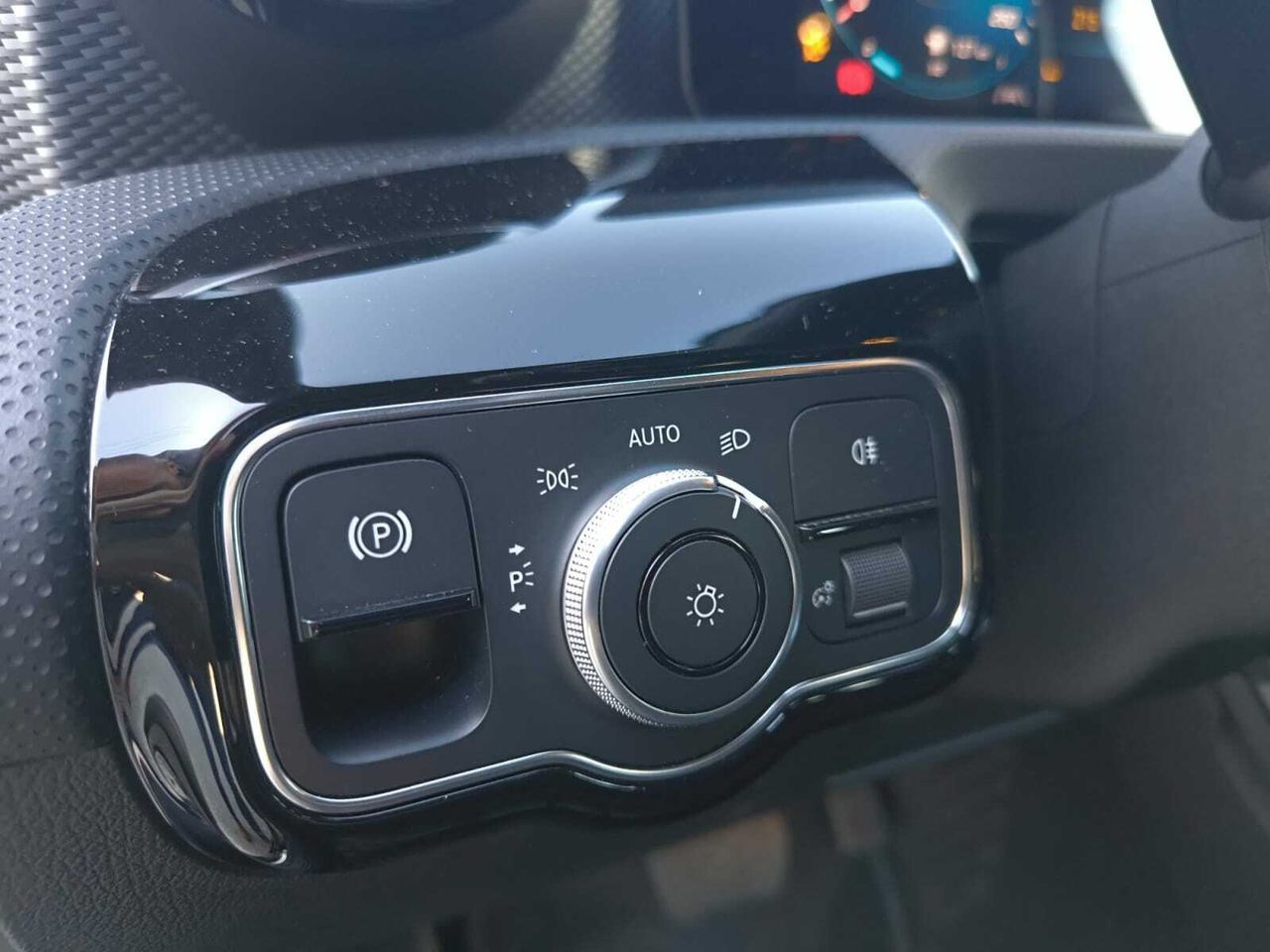 Mercedes CLA 200 D DCT SHOOTING BRAKE + PAQ ADVANTAGE+ SMARTPHONE  - Foto 2