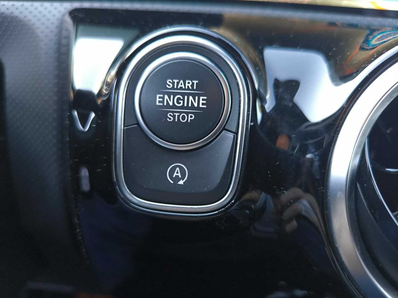 Mercedes CLA 200 D DCT SHOOTING BRAKE + PAQ ADVANTAGE+ SMARTPHONE  - Foto 2