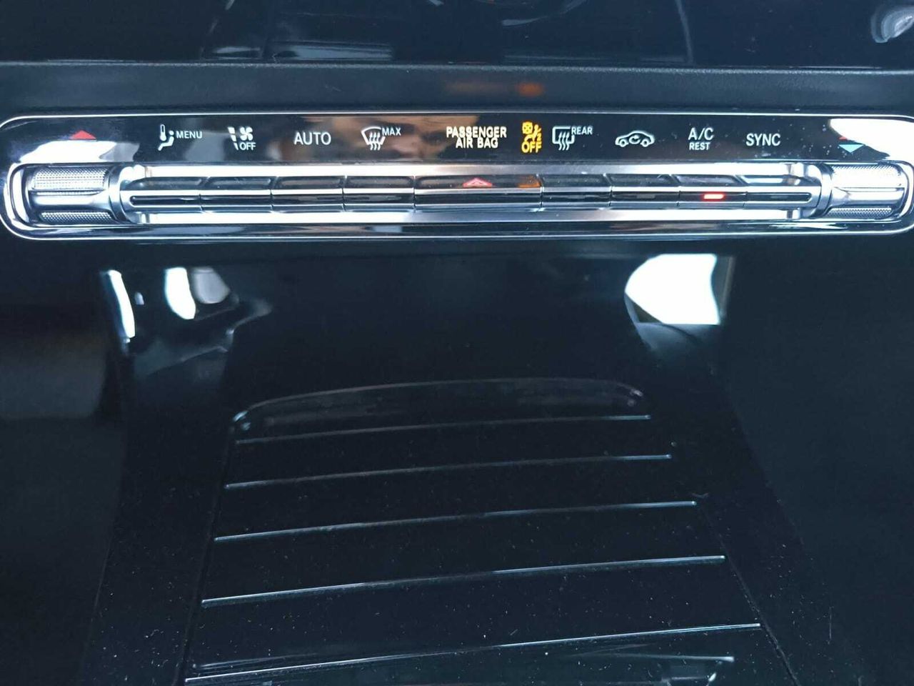 Mercedes CLA 200 D DCT SHOOTING BRAKE + PAQ ADVANTAGE+ SMARTPHONE  - Foto 2