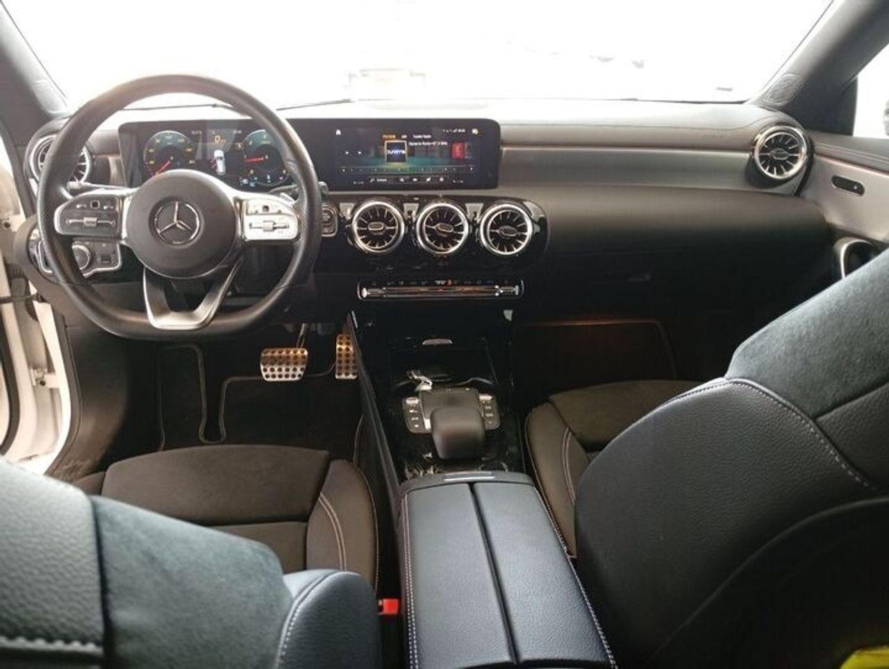 Mercedes CLA 200 D DCT SHOOTING BRAKE AMG LINE+PAQ PREMIUM+ SMARTPHONE  - Foto 2