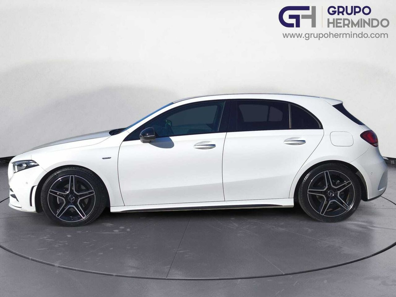 Mercedes Clase A 200 D AMG LINE + PAQUETE PREMIUM+ SMARTPHONE  - Foto 2