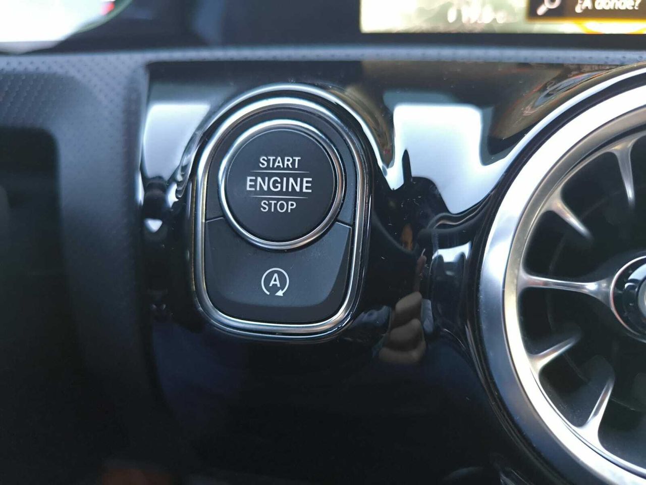 Mercedes Clase A 200 D AMG LINE + PAQUETE PREMIUM+ SMARTPHONE  - Foto 2