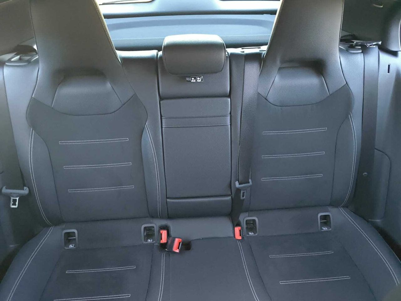 Mercedes Clase A 200 D AMG LINE + PAQUETE PREMIUM+ SMARTPHONE  - Foto 2