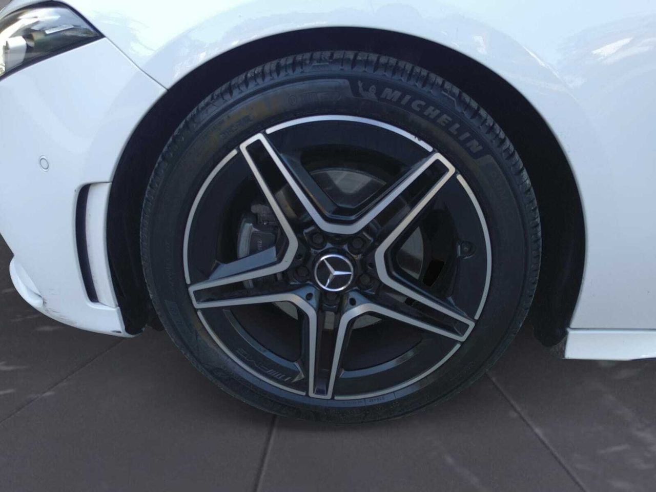 Mercedes Clase A 200 D AMG LINE + PAQUETE PREMIUM+ SMARTPHONE  - Foto 2