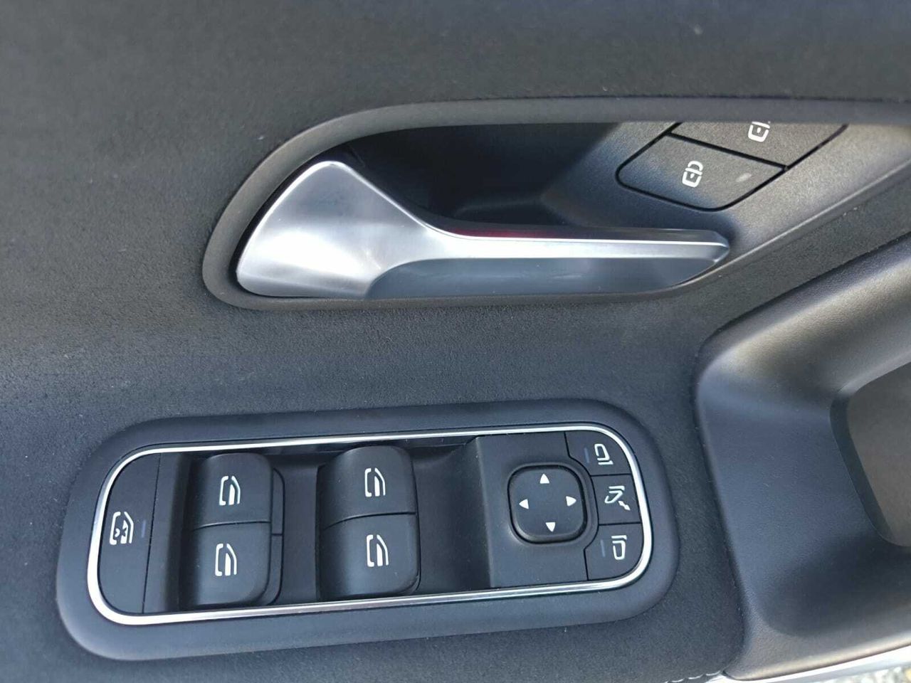 Mercedes Clase A 200 D AMG LINE + PAQUETE PREMIUM+ SMARTPHONE  - Foto 2